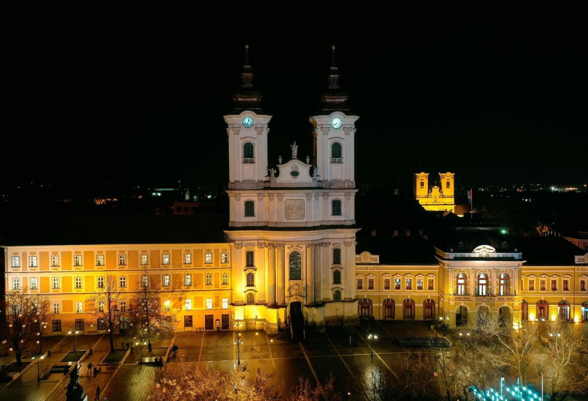 Eger Tower View Apartment Buitenkant foto