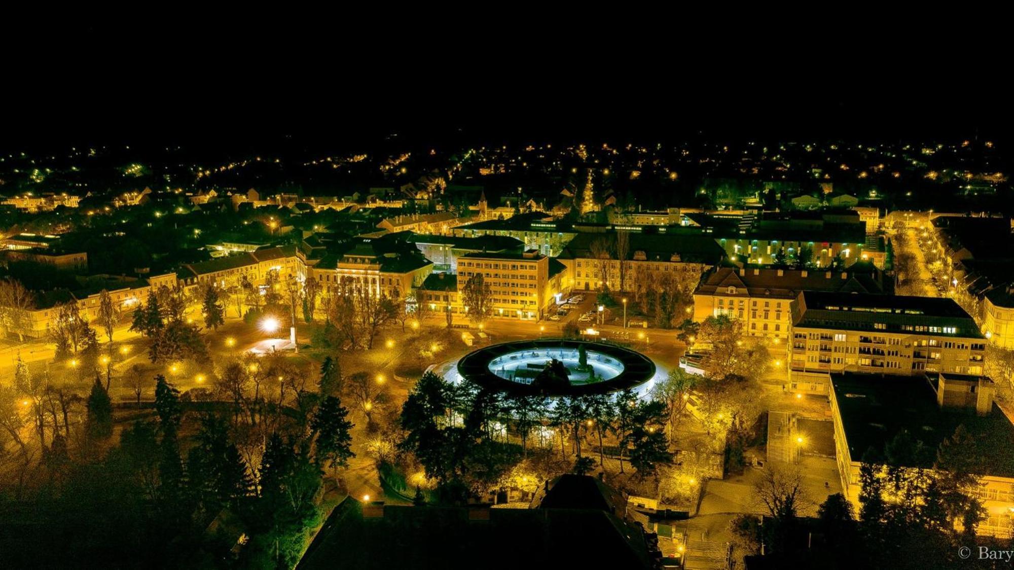 Eger Tower View Apartment Buitenkant foto