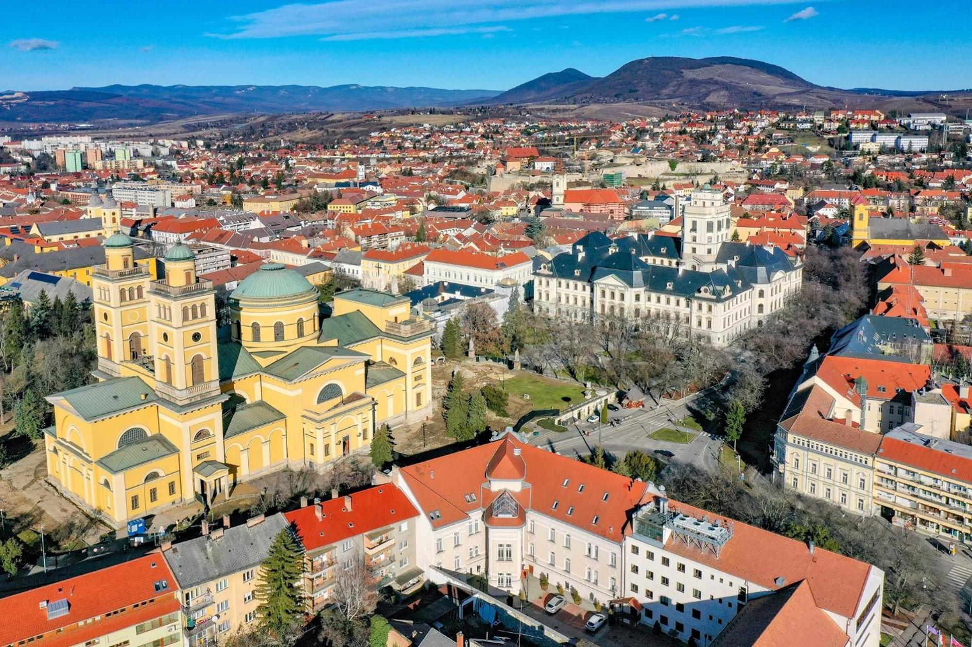 Eger Tower View Apartment Buitenkant foto