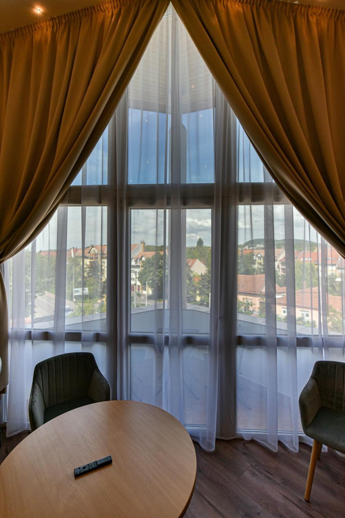Eger Tower View Apartment Buitenkant foto