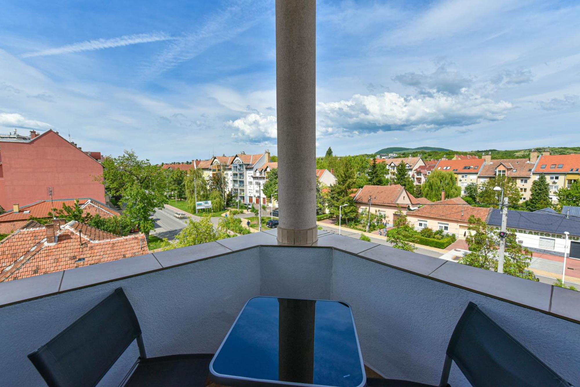 Eger Tower View Apartment Buitenkant foto